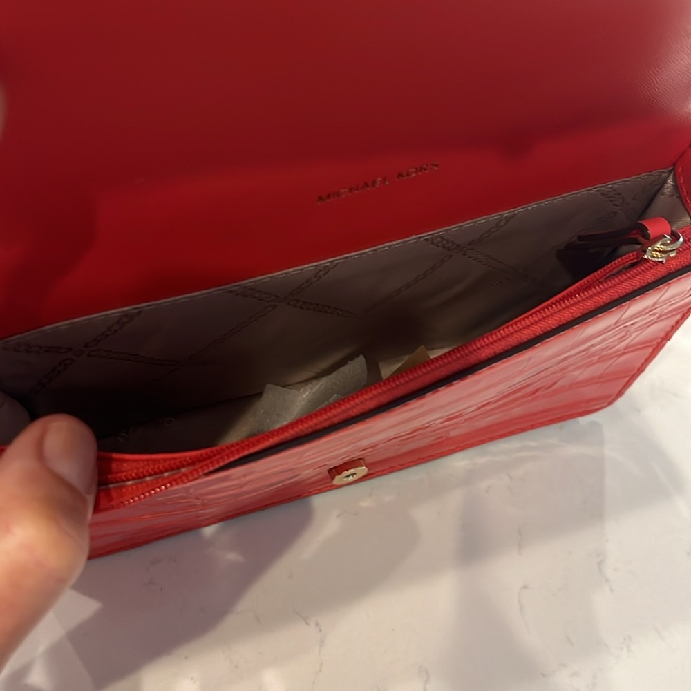 Like new Michael Kors Flap XBody bag. Used 2X - Picture 3 of 12